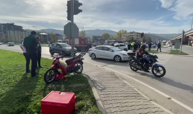 İki otomobil ile motosiklet çarpıştı: 1 ölü, 1 yaralı