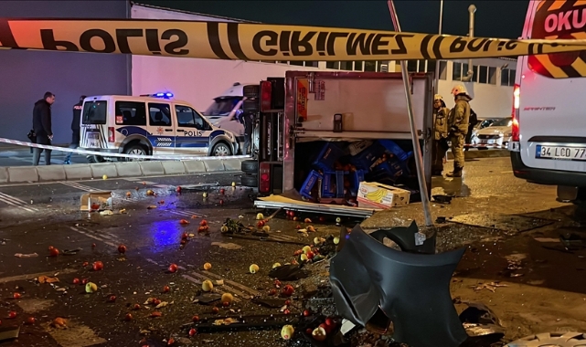 Kamyonet ve minibüs çarpıştı: 1 ölü, 2 yaralı