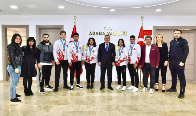 Kick Boks Şampiyonları, Vali Elban’ı Ziyaret Etti
