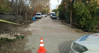 Misafirliğe gittiği evde silahlı saldırıya uğradı