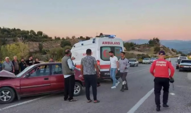 Otomobil ile ambulans çarpıştı: 5 yaralı
