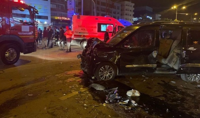Otomobil ile hafif ticari araç çarpıştı: 6 yaralı