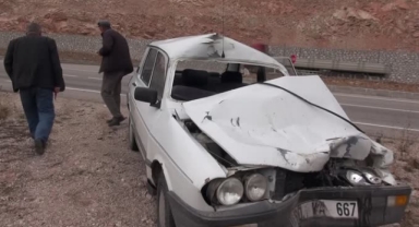 Otomobil ile traktör çarpıştı: 6 yaralı