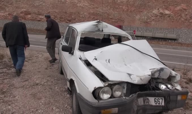 Otomobil ile traktör çarpıştı: 6 yaralı