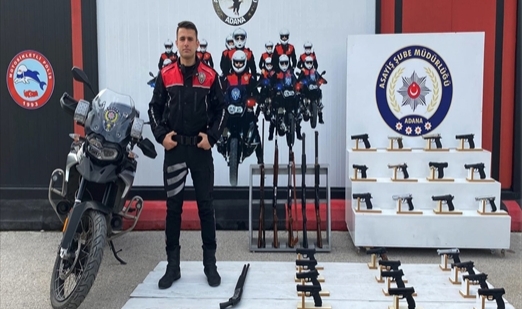 Polis denetimlerinde 100 ruhsatsız silah ele geçirildi