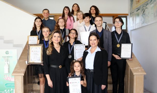 Rektör Prof. Dr. Tuncel, ödüllü öğrencileri tebrik etti
