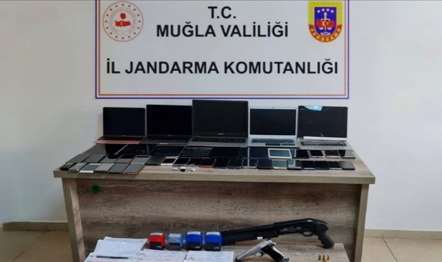 "Sahte rezervasyon" operasyonunda yakalanan 25 şüpheli adliyede