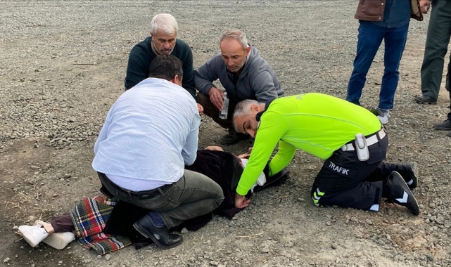 Trafik polisinin ilk yardımı küçük çocuğun hayatını kurtardı