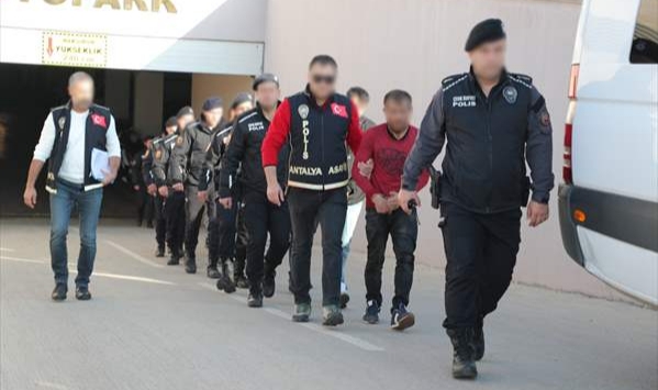 Aranan hükümlülere operasyon: 74 gözaltı