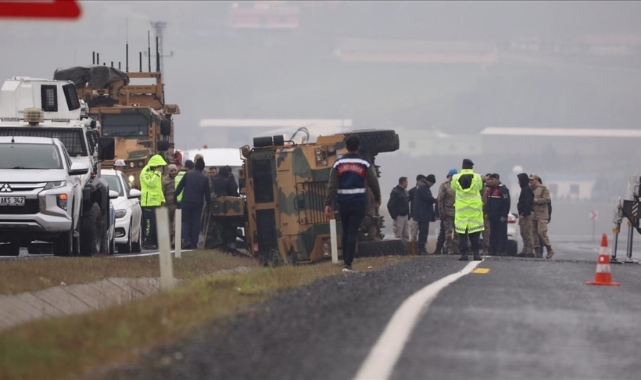 Askeri araç devrildi: 6 asker yaralı