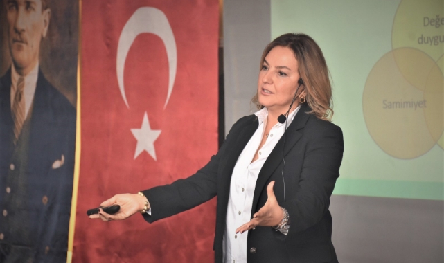 Avukatlara "Etkili Savunmada Hitabet Ve Beden Dili" Eğitimi Verildi