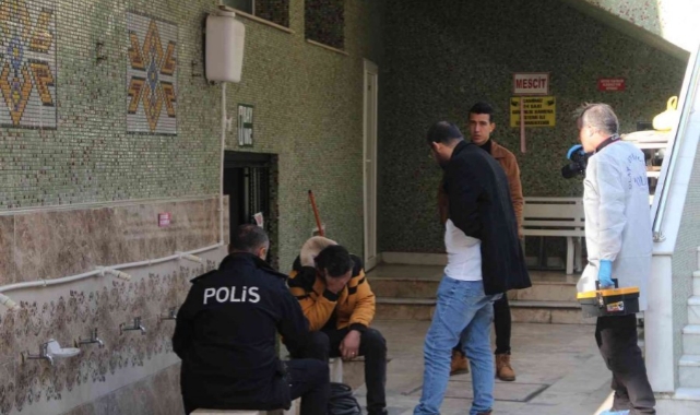 Cami tuvaletinde ölü bulundu
