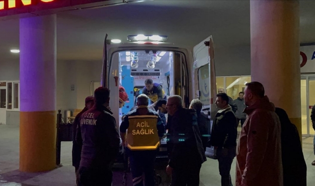 Cenazeye giderken şarampole devrildiler