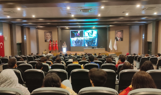 ÇÜ Grafik Bölümü Öğrencilerine Görsel Efekt Teknolojileri Konferansı