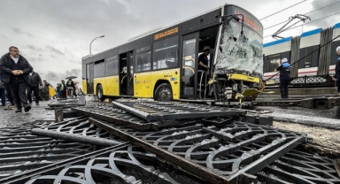 Galata Köprüsü'nde feci kaza: 3 yaralı