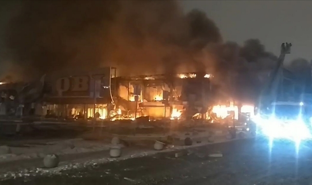 Hipermarkette korkutan yangın: 1 ölü