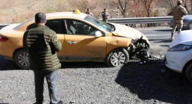 İki araç çarpıştı: 7 yaralı