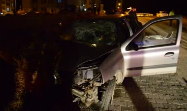 İki otomobil çarpıştı: 6 yaralı