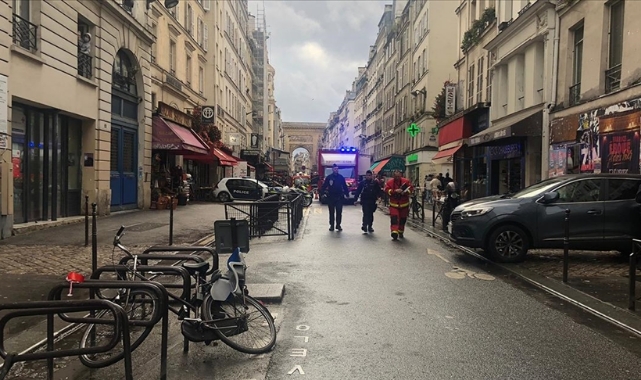 Paris sokaklarında silahlı dehşet!