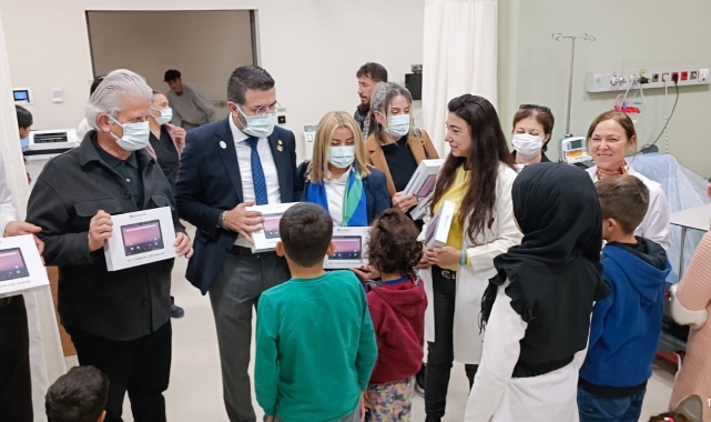 Rotary Kulübü Talesemi Hastası Çocuklara Tablet Bağışı Yaptı