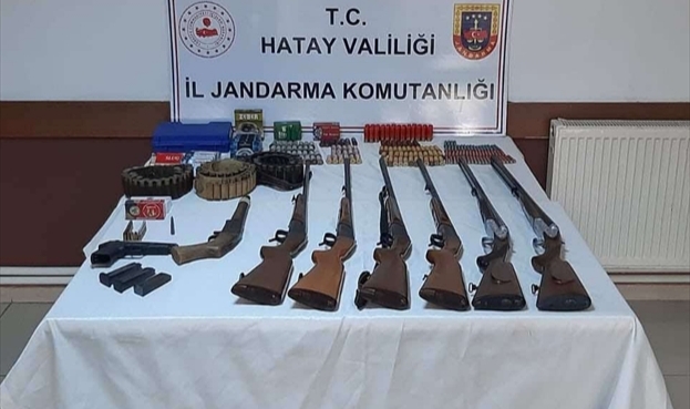Ruhsatsız 7 av tüfeği ve tabanca ele geçirildi