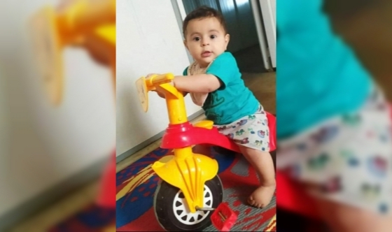 1,5 yaşındaki bebek, su diye asit içti!