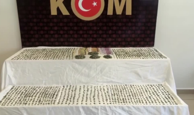 3 bin 330 sikke ele geçirildi