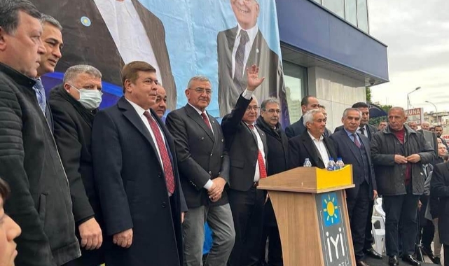 Büyüköztürk’ten miting  gibi adaylık açıklaması