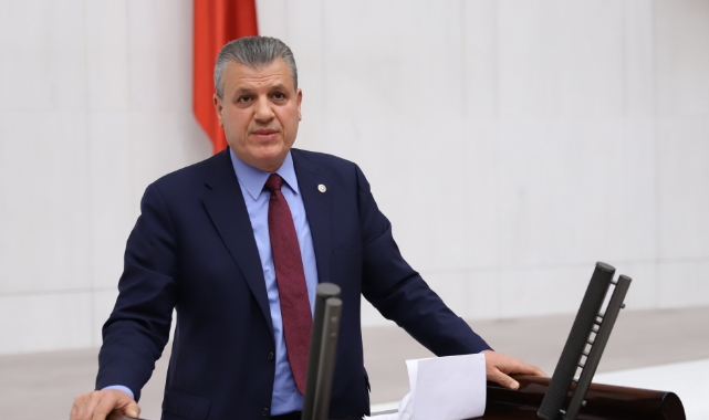 ‘Emeklilerin bayram ikramiyeleri en az asgari ücret tutarında olsun’