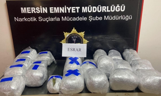 Ev eşyaları arasına gizlenmiş 24 kilogram esrar ele geçirildi