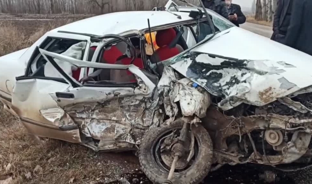Hafif ticari araç ile otomobil çarpıştı: 7 yaralı