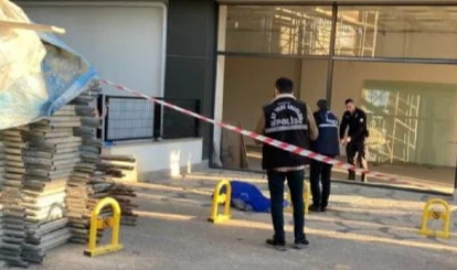 İnşaat halindeki binanın önünde ceset bulundu