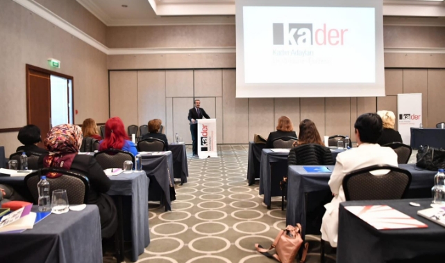 KADER'den Kadınlara Yönelik ''Siyaset Okulu''
