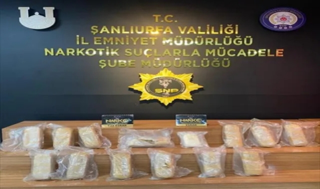 Otomobilin yakıt deposundan 13 kilo uyuşturucu çıktı