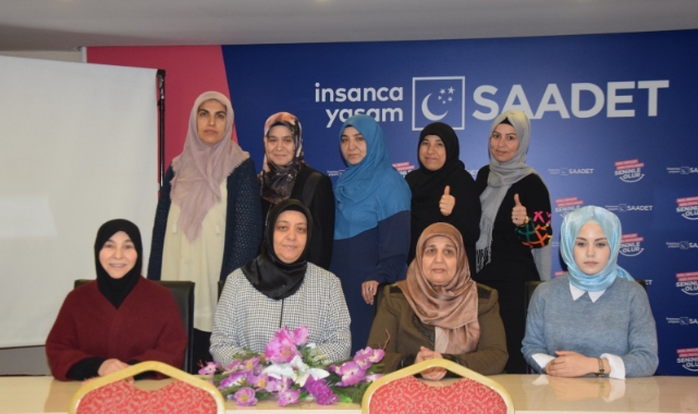 Saadet Partili kadınlar kadın gazetecileri unutmadı