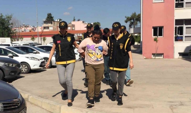 Tanışma vaadiyle gittiği buluşmada gasp edilip, bıçaklandı