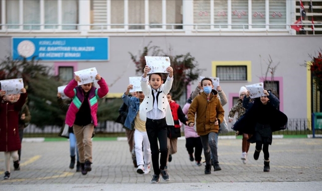Yaklaşık 19 milyon öğrenci bugün karne aldı