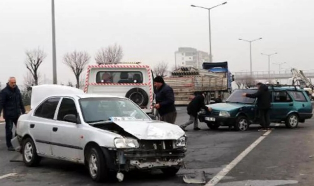 Zincirleme trafik kazası: 6 yaralı