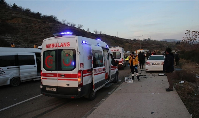 Zincirleme trafik kazasında: 11 yaralı