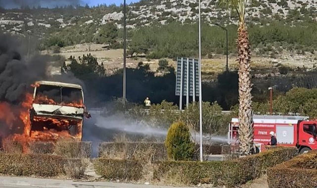 2 Katlı Yolcu Otobüsü Alev Alev Yandı