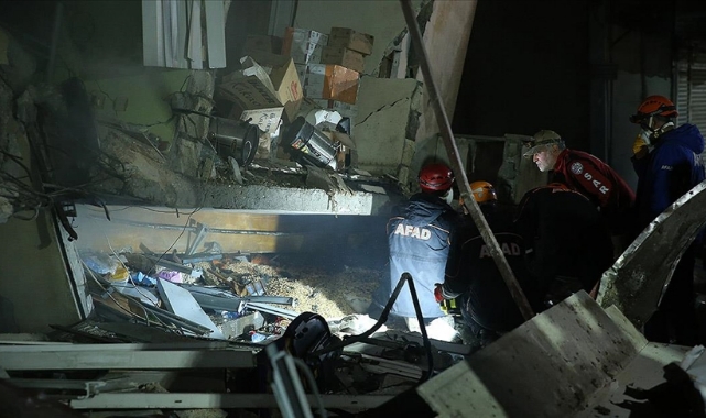 6,4 büyüklüğündeki depremin ardından 90 artçı meydana geldi