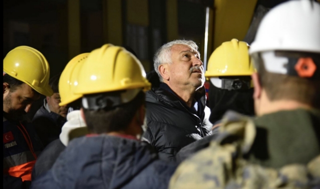 Adana Büyükşehir Belediyesi bütün imkanlarıyla halkın yanında