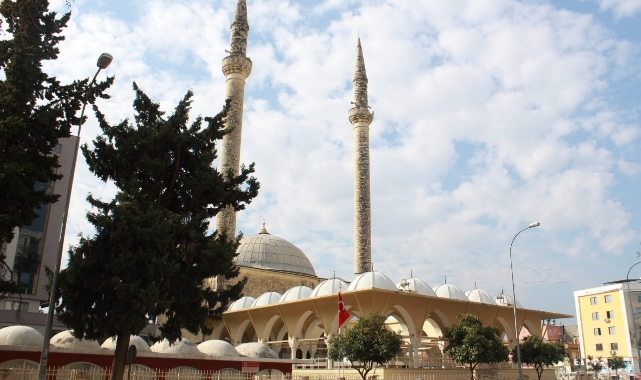 Adana’da 150 Caminin Minaresi Ağır Hasarlı