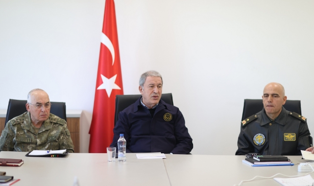 Bakan Akar: ''Mehmetçik Deprem Bölgesinde Yaraları Sarıyor''