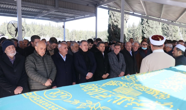 Depremde ölen çift ile 2 çocuğunun cenazeleri defnedildi