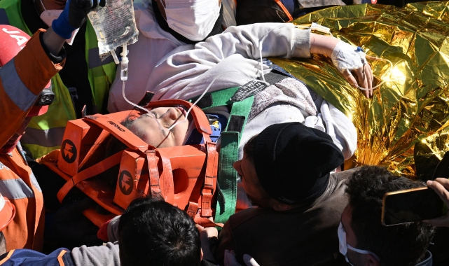 Depremin 248'inci saatinde bir mucize daha!
