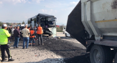 Depremzedeler Kaza Yaptı: 2 Ölü, 6 Yaralı