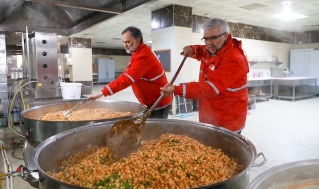 Depremzedelere Hergün 3 Milyon Sıcak Yemek Kızılay’dan