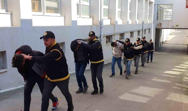 Depremzedeleri Soyan 143 Kişi Tutuklandı