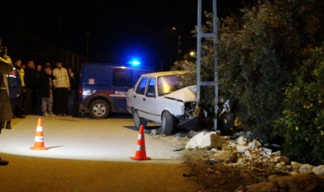 Elektrik Direğine Çarpan Otomobil Sürücüsü Öldü